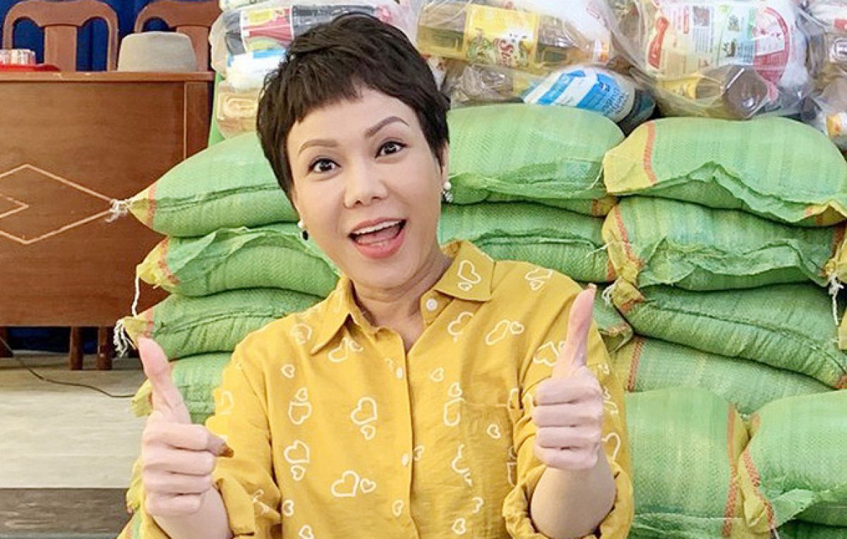 Việt Hương tặng 1 tấn gạo đến các nghệ sĩ khó khăn