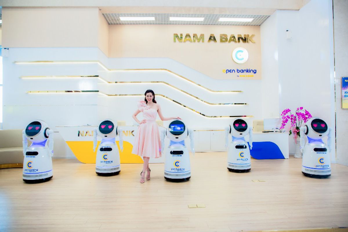 Bất ngờ với màn vũ đạo cực dễ thương của hoa hậu Khánh Vân cùng  robot OPBA