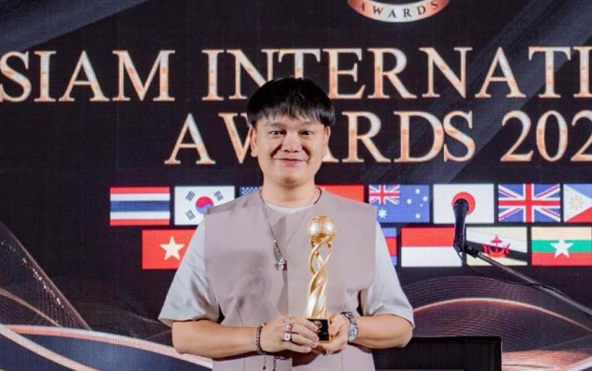 Trịnh Tú Trung Trịnh Tú Trung tiếp tục nhận giải thưởng tại Thái Lan