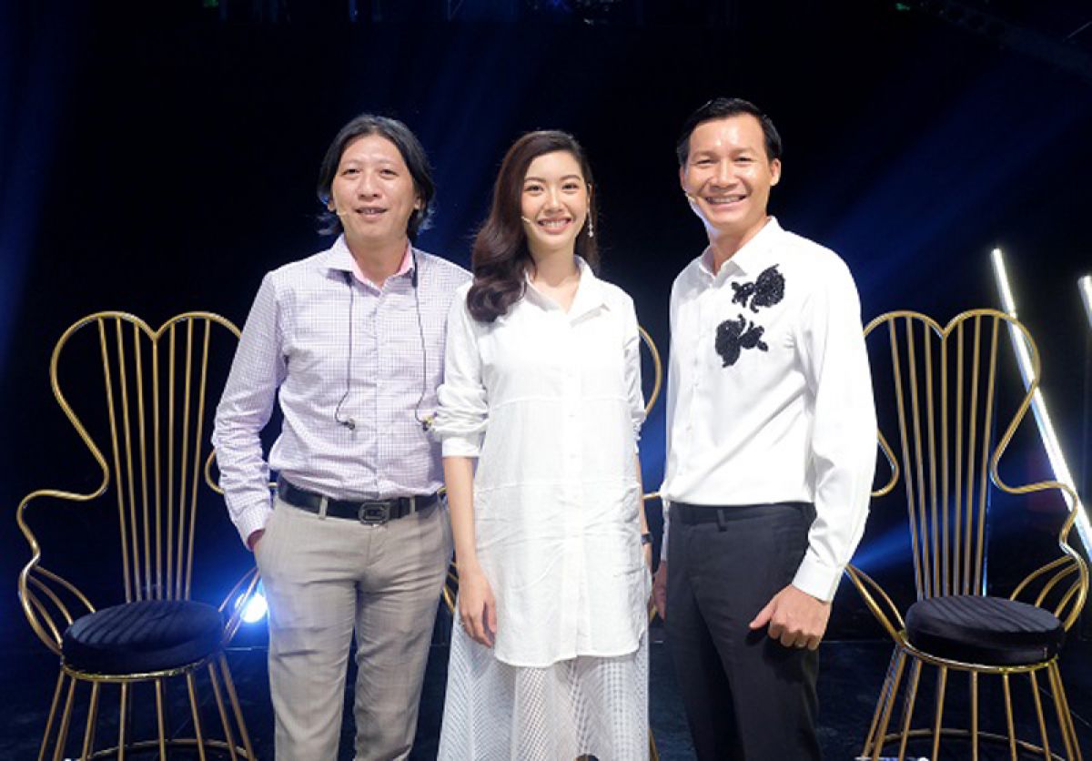Á hậu Thúy Vân ôn lại kỷ niệm với Trần Anh Huy tại sân khấu Én Vàng Nghệ Sĩ 2020