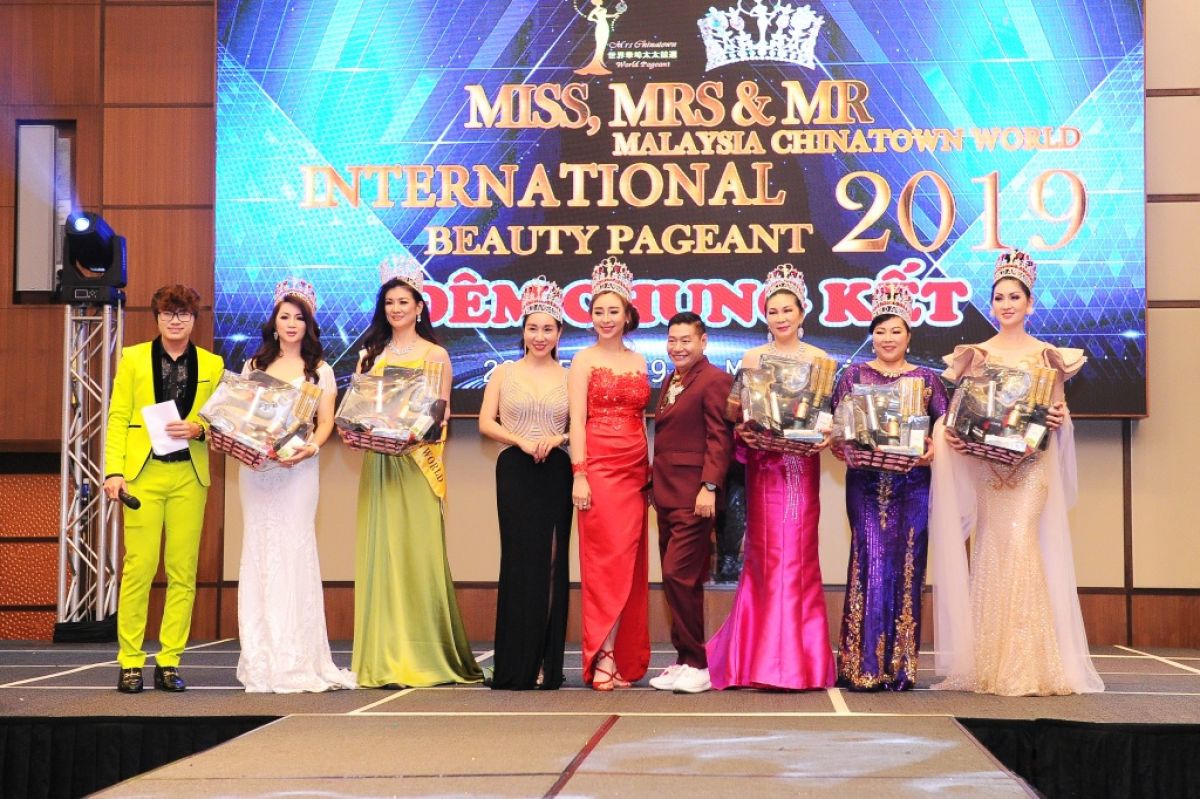 Rực rỡ đêm đăng quang Hoa hậu &amp; Nam vương Doanh nhân Thế giới Malaysia 2019
