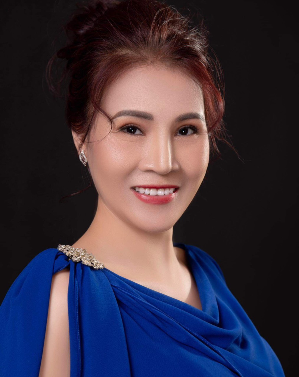 541.nguyen-thi-vy-MRS-di-san-ao-dai-phu-nu-Vietn-nam-qua-anh-20247