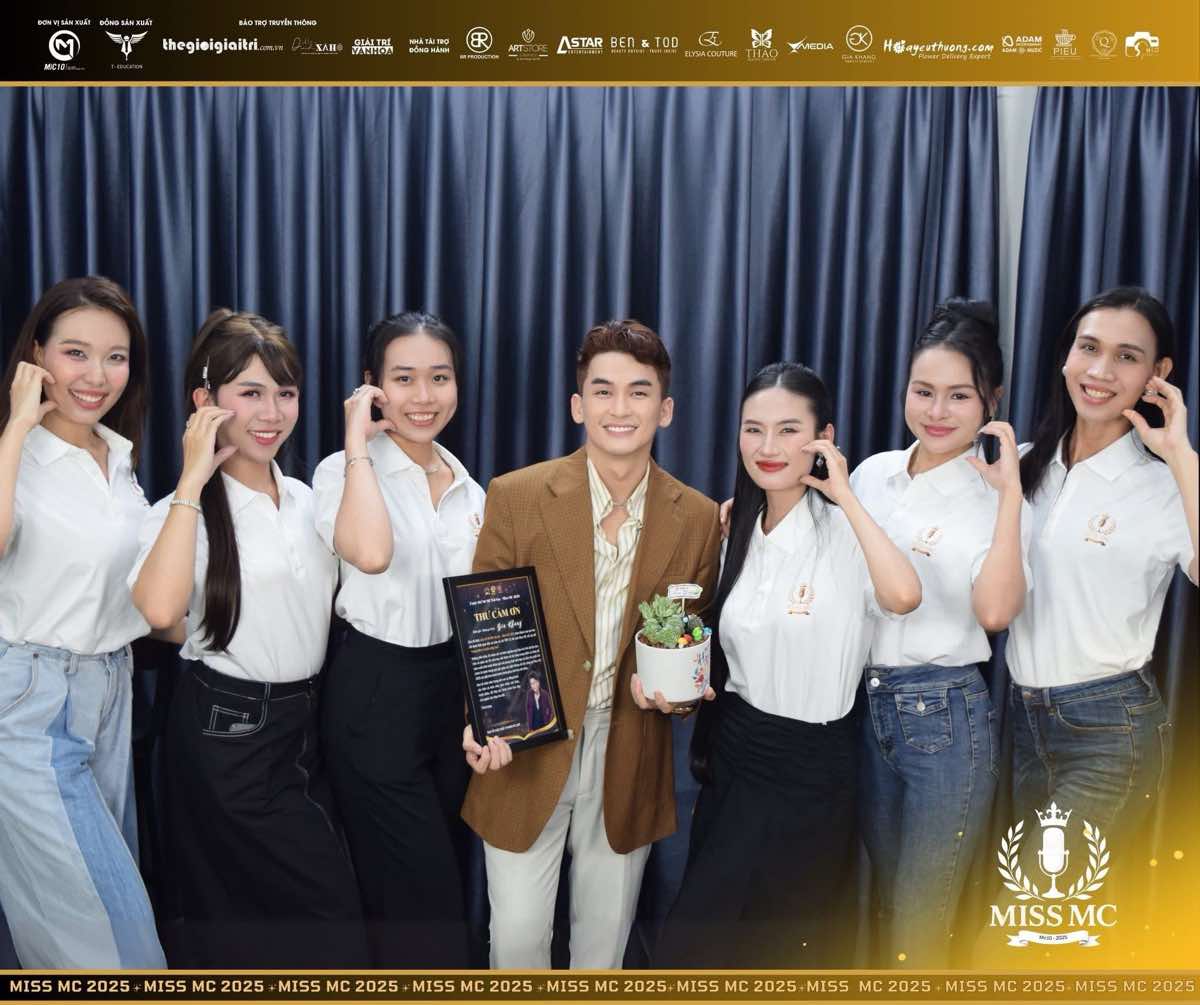 1a.310.MUA-make-up-artist-Gia-Khang-academy-truyen-thong-spotlight-vietnam-00013 2