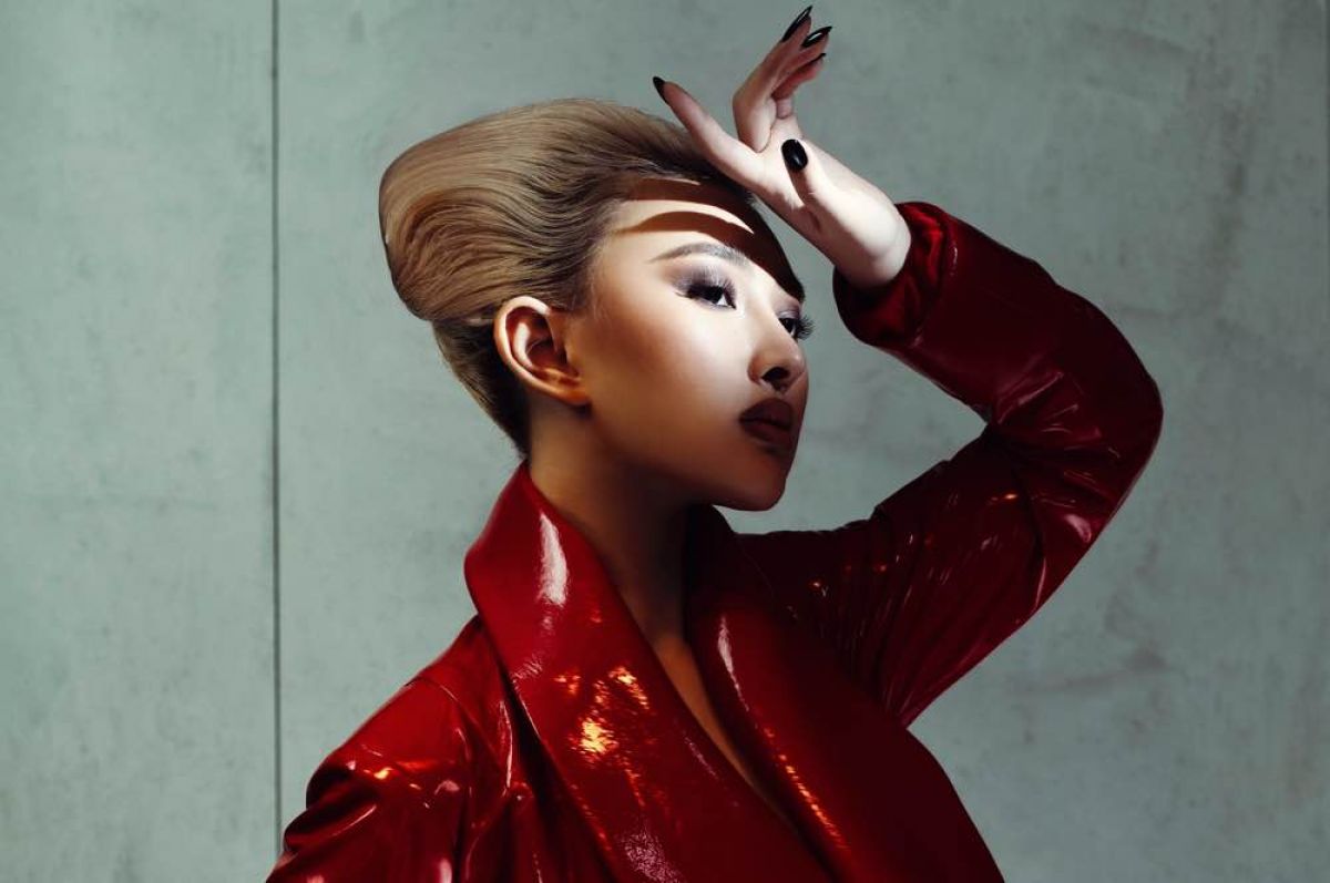 Lột xác với mái tóc bạch kim, Chu Thuý Quỳnh nâng cấp hình ảnh mới quyến rũ trong MV mới