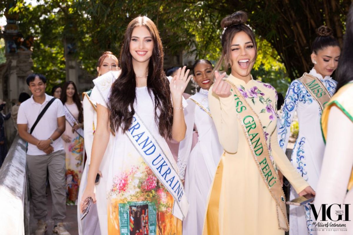 Hơn 70 Hoa hậu quốc tế diện Ấo dài của NTK Ngô Nhật Huy khám phá Thủ đô Hà Nội