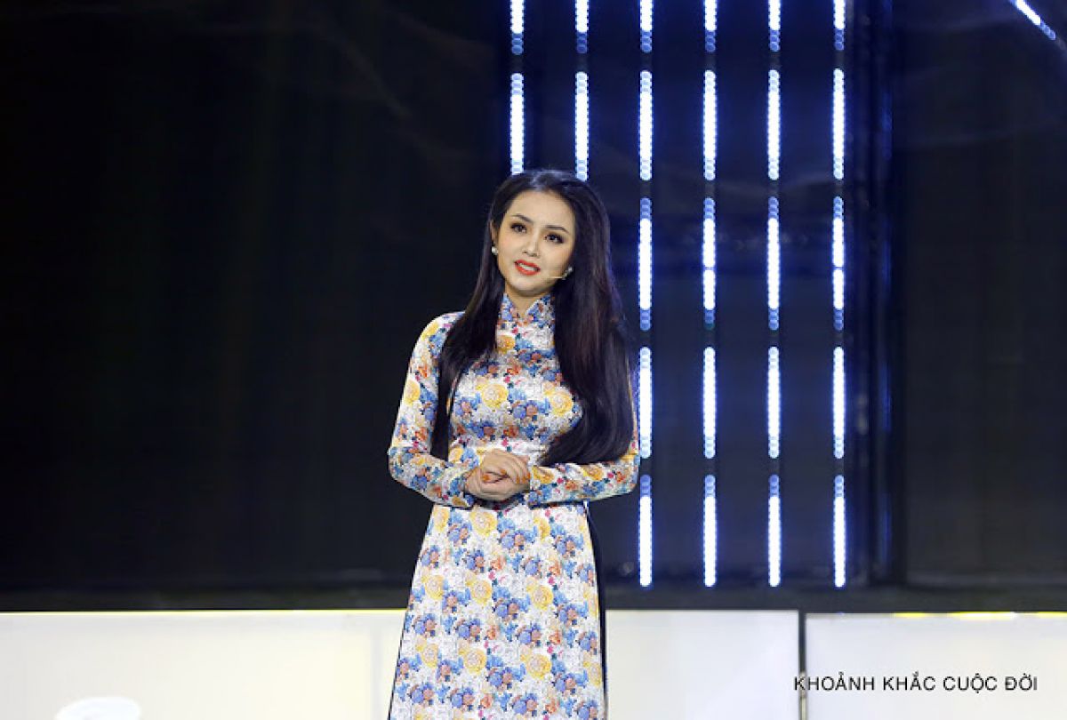 Hoa hậu Amy Lê Anh trò chuyện cùng đạo diễn Vũ Thành Vinh trong “Khoảnh khắc cuộc đời”