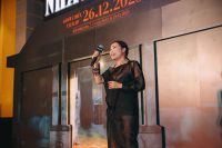 PHƯƠNG THANH &ldquo;TUNG CHI&Ecirc;U&rdquo; TẠI THẢM ĐỎ &ldquo;NH&Agrave; HAI CHỦ&rdquo;, H&Aacute;T OST KHIẾN AI CŨNG XI&Ecirc;U L&Ograve;NG