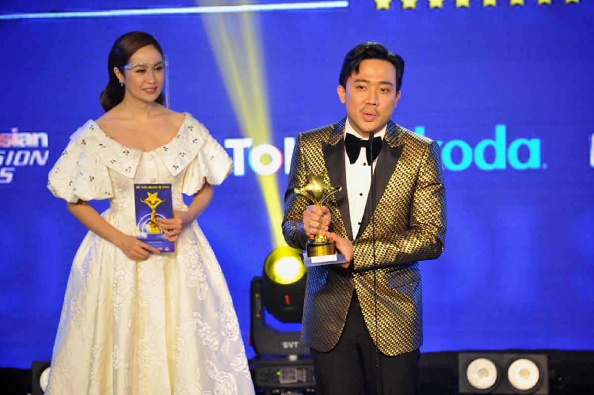 Trấn Thành, Lê Giang, Tuấn Trần cùng dàn sao Vbiz hào hứng khi thắng giải tại Ngôi Sao Xanh 2021