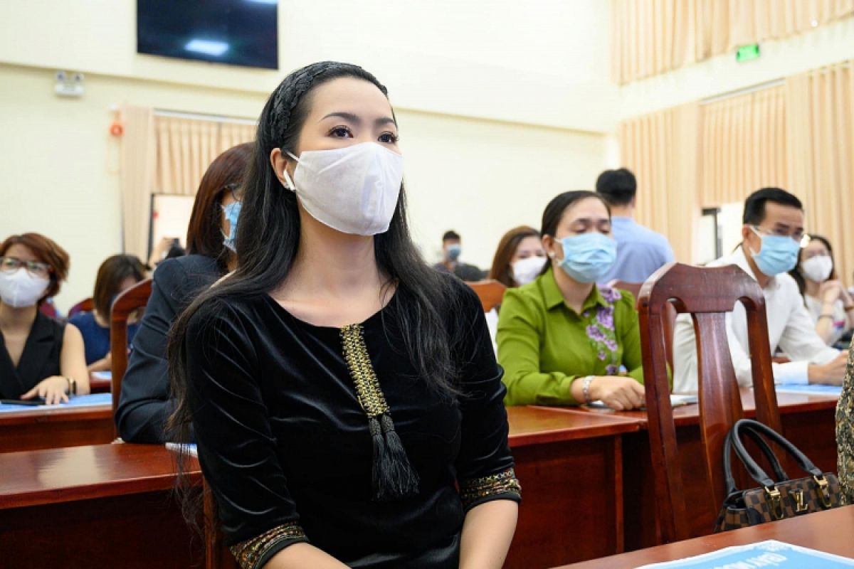 NSƯT Trịnh Kim Chi cùng Quỹ Gọi yêu thương ủng hộ 73 triệu đồng chống hạn mặn