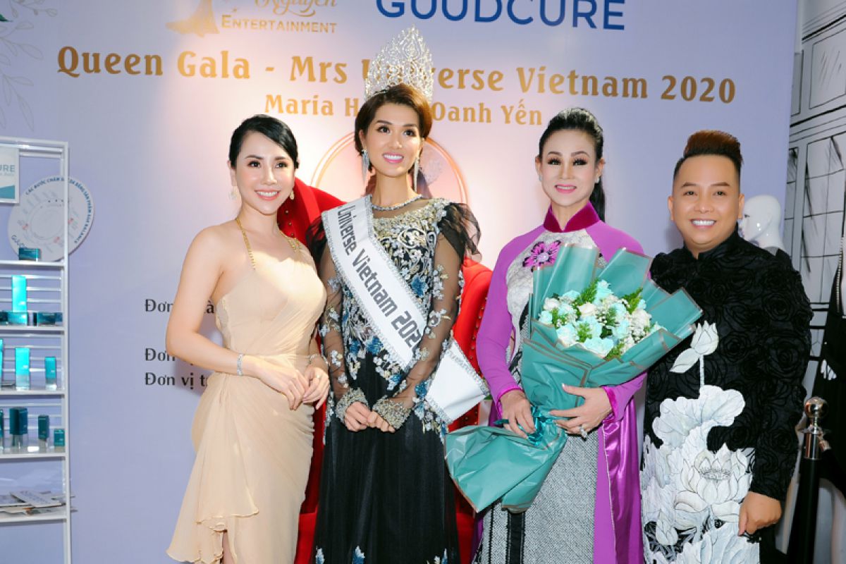 Hoa hậu Hồ Oanh Yến tiệc tùng thân mật cùng bạn bè trước ngày chính thức thi đấu tại Mrs Universe 2020