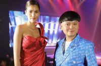 &#039;Giám khảo quốc dân&#039; Trịnh Tú Trung hội ngộ Hoa hậu hoàn vũ Thái Lan trên ghế nóng
