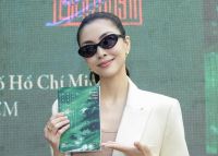 D&agrave;n sao Việt đến mừng Nh&agrave; văn Dương B&igrave;nh Nguy&ecirc;n ra mắt s&aacute;ch &lsquo;&rsquo;Gi&oacute; vẫn thổi qua miền nhiệt đới''