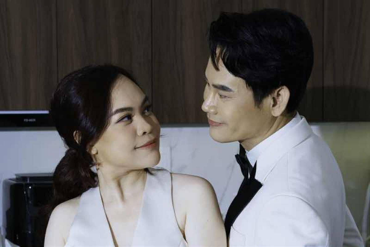 Hồng Ph&uacute;c x&acirc;y studio ri&ecirc;ng tại nh&agrave;, c&ugrave;ng vợ viết tiếp h&agrave;nh tr&igrave;nh s&aacute;ng tạo