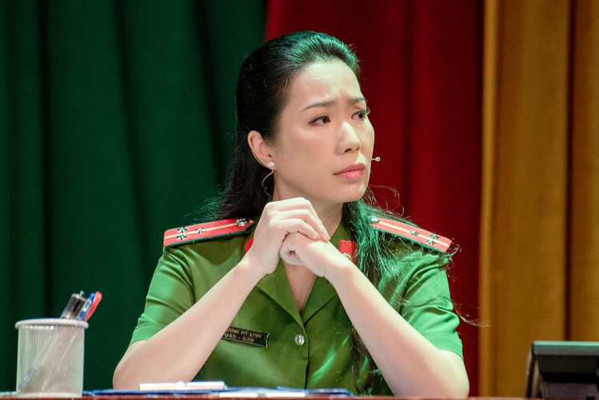 NSƯT Trịnh Kim Chi nhận Huy chương vàng vở diễn ‘Ai ngoại phạm’