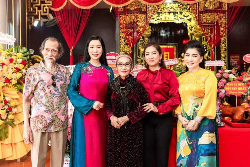 NSND Trịnh Kim Chi dùng toàn bộ tiền cúng Tổ để cứu trợ đồng bào bão Hualoi