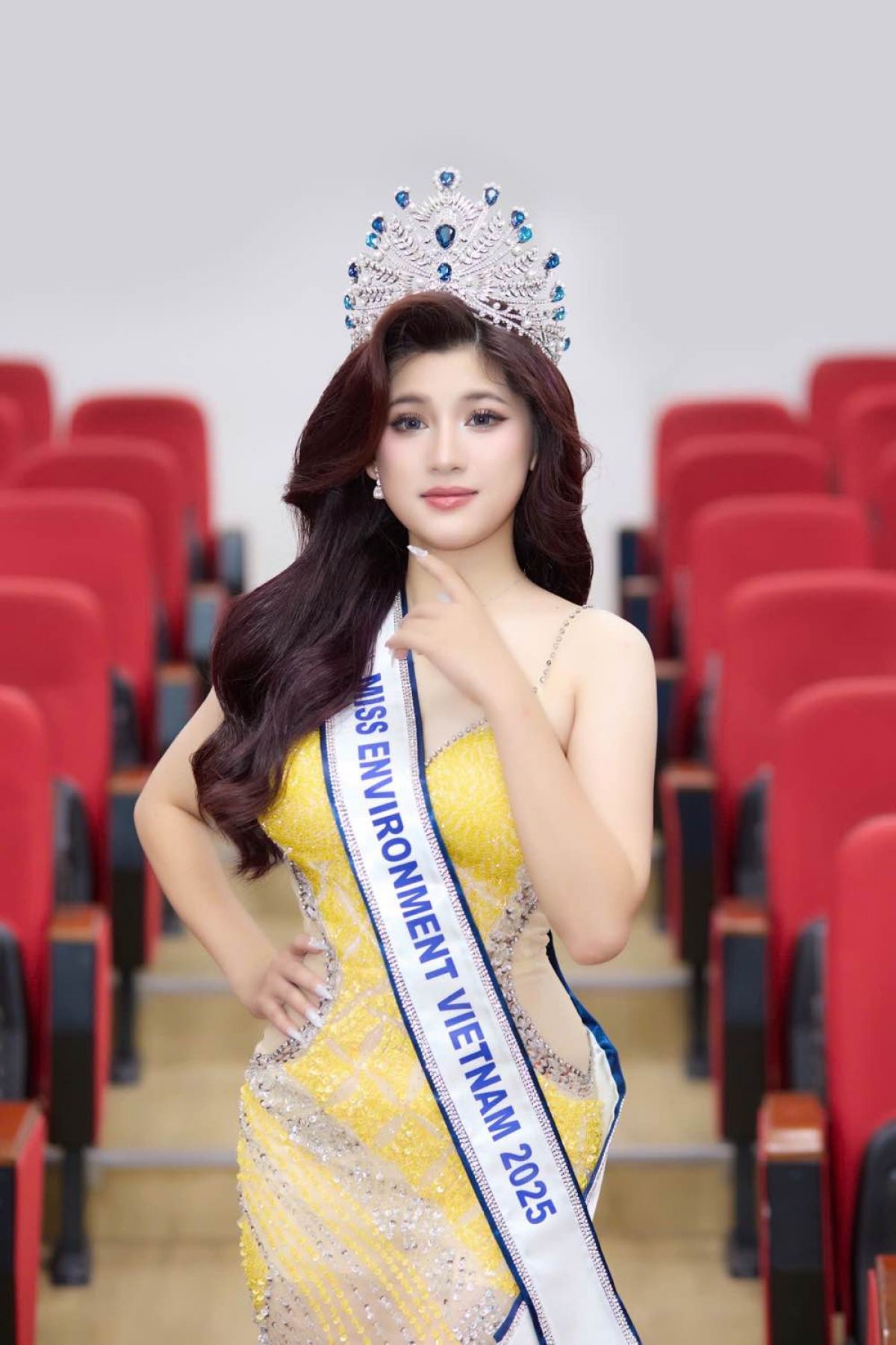 Cựu học sinh THPT Chu Văn An - Trần Thị Mỹ Linh đại diện Việt Nam thi Miss Environment International 2025