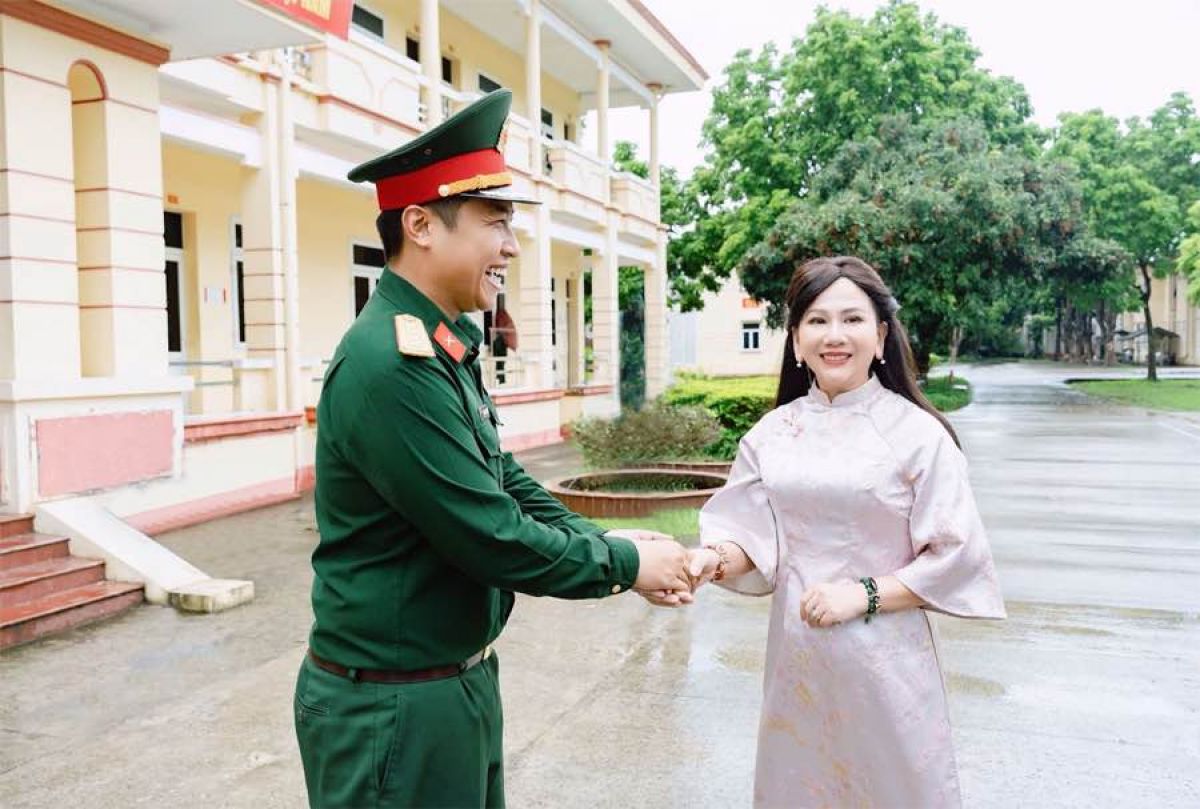 CEO Anna Yến Phượng tiếp sức tinh thần các chiến sĩ A80