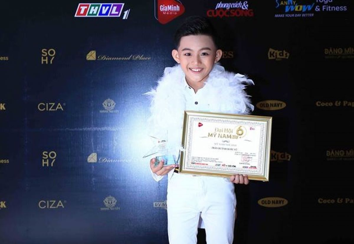 Hot boy nhí Quốc Vũ được trao tặng danh hiệu ''Mỹ nam nhí'' tại Đại hội mỹ nam 6
