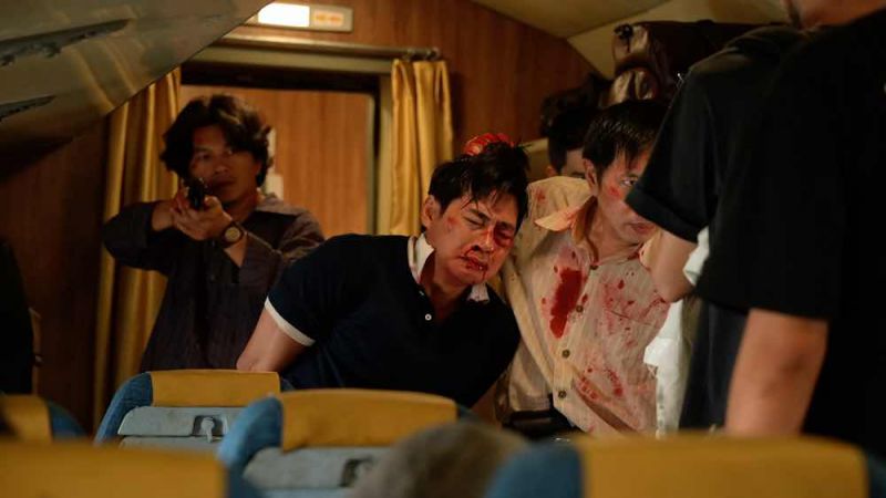 “TỬ CHIẾN TRÊN KHÔNG” TUNG HẬU TRƯỜNG: 2 PHE ĐỐI ĐỊCH NÓI GÌ VỀ QUÁ TRÌNH “TỬ CHIẾN” TRONG KHOANG MÁY BAY CHẬT HẸP