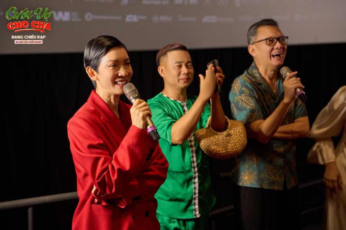 CINETOUR “CƯỚI VỢ CHO CHA”: KHÁN GIẢ BẬT KHÓC VÌ ÔNG SÁU SẾU QUÁ GIỐNG NGƯỜI CHA QUÁ CỐ