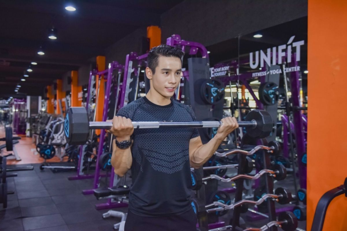 Cao Xuân Tài tăng tốc siết cơ cùng thí sinh trước chung kết Vietnam Fitness Model 2019