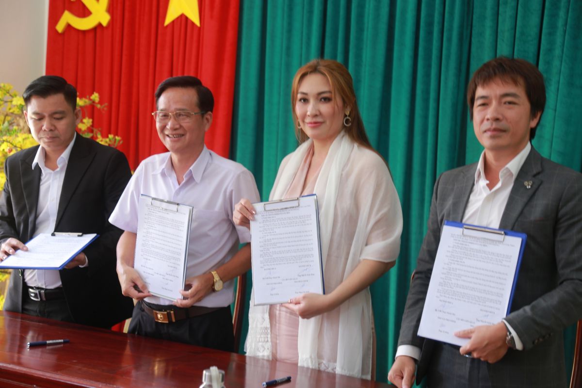 Tập đoàn Kim Long Thành Công ký kết trao tặng 5 căn nhà tình thương cho bà con nghèo huyện Bù Gia Mập