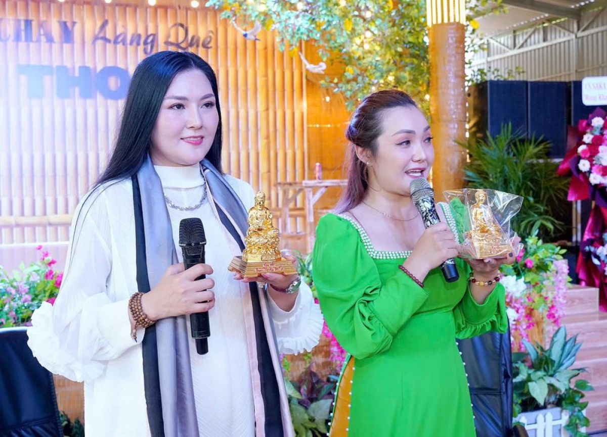 Ca sĩ Kim Thoa bolero ra mắt Nhà hàng chay