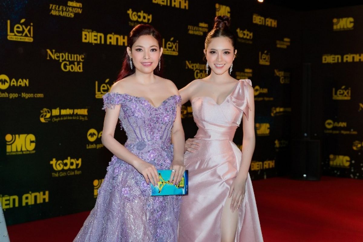 Nhà sản xuất, diễn viên Kim Thanh Thảo rạng rỡ tại lễ trao giải Ngôi Sao Xanh 2019