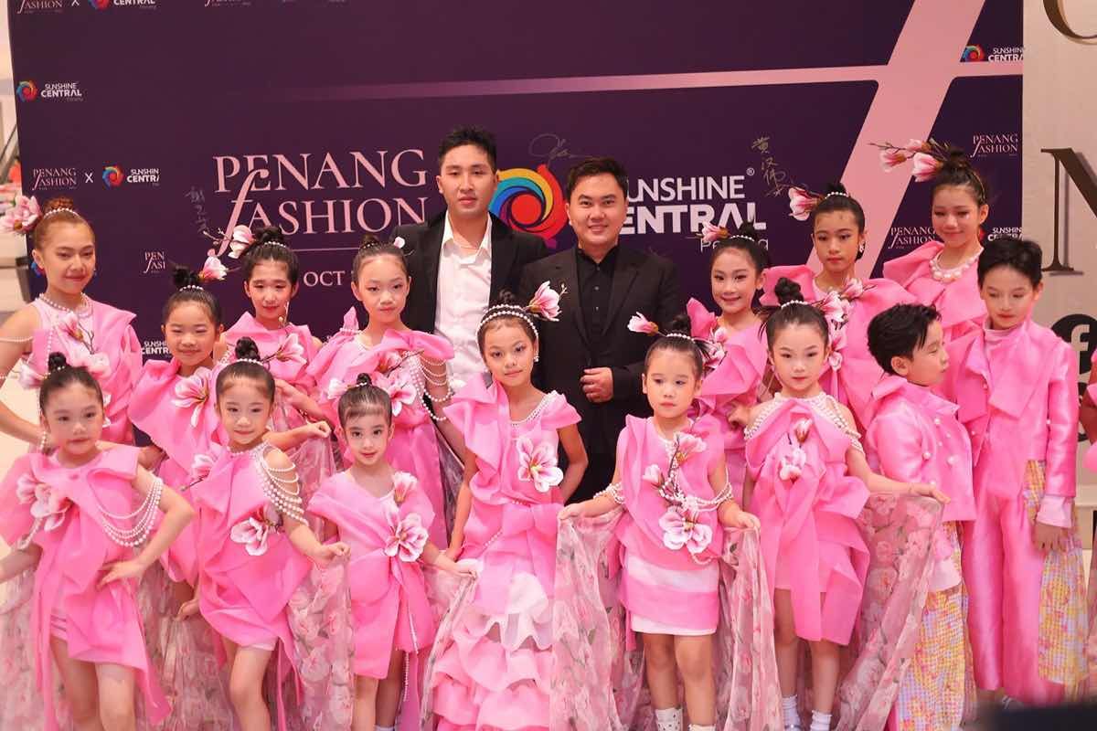 “Hương sắc nngọc ngà” của NTK Givan Trần: Bản hòa ca giữa mộc lan và ngọc trai trên sàn diễn quốc tế