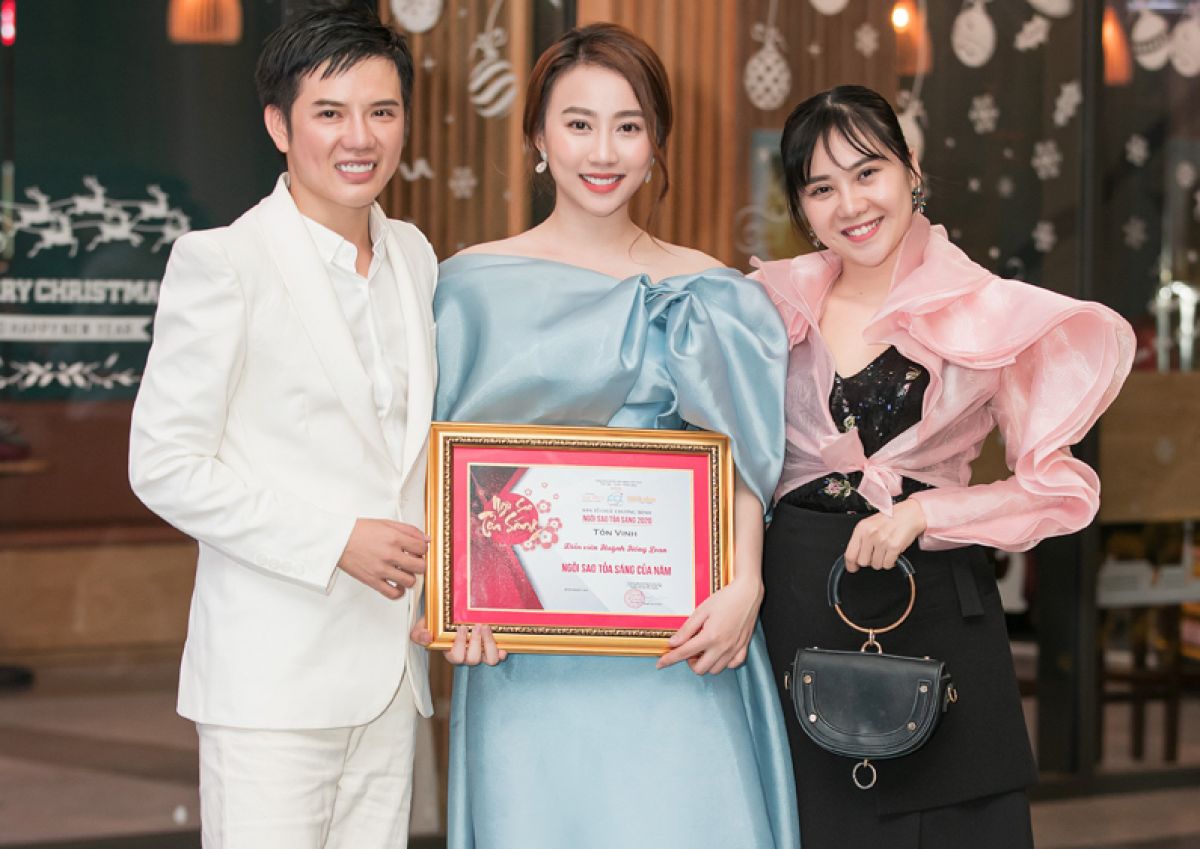 Huỳnh Hồng Loan xuất sắc dành giải ngôi sao tỏa sáng của năm cho hạng mục diễn viên phim truyền hình của năm