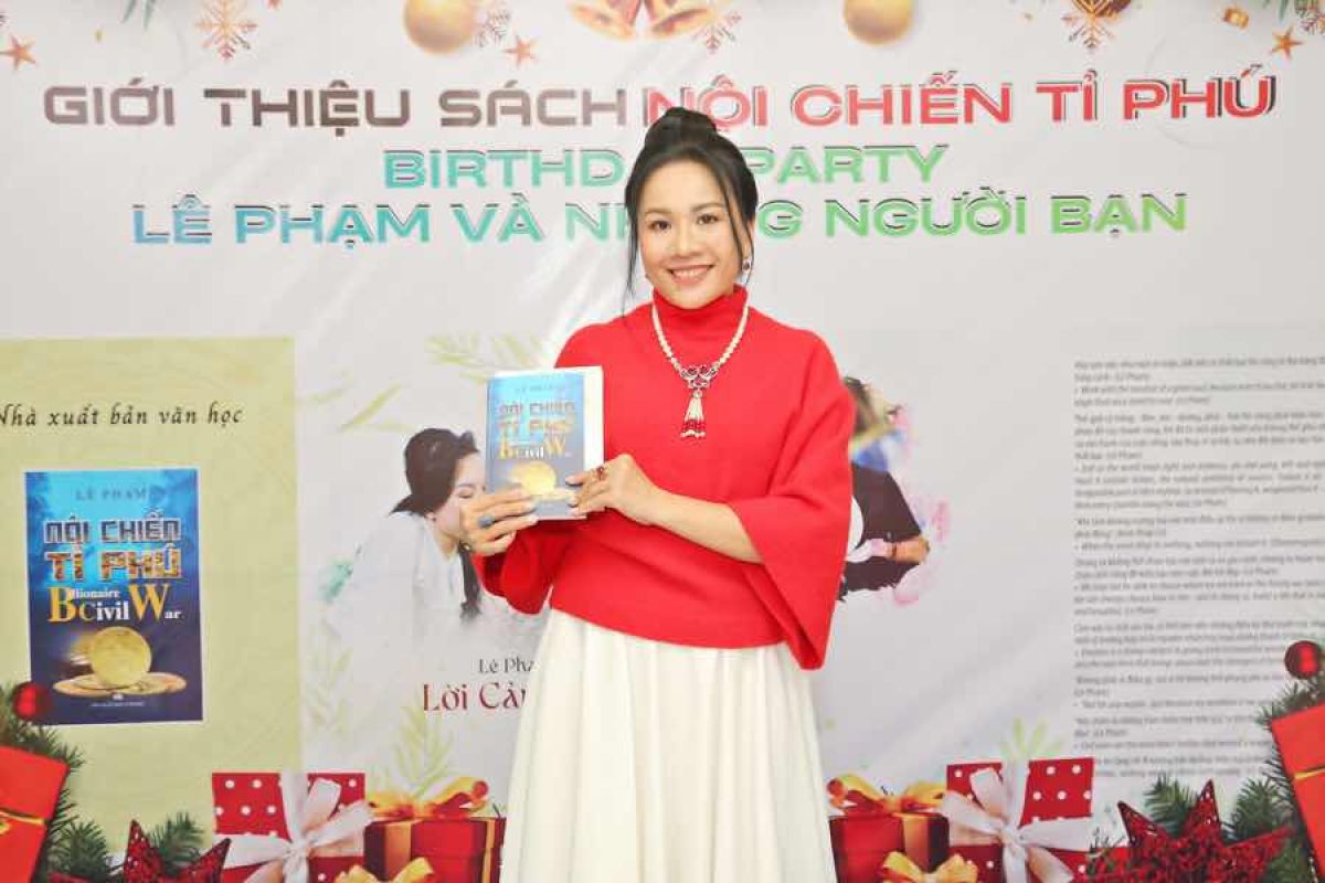 CEO L&ecirc; Phạm ra mắt s&aacute;ch &lsquo;'Nội chiến Tỉ ph&uacute;''