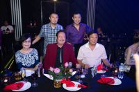 Thương thức &#039;Dinner show&#039; miễn phí của danh hài Vân Sơn